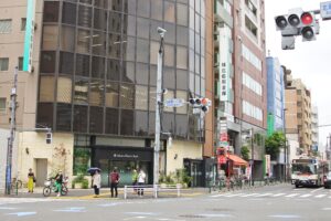 北新宿一丁目、交差点。