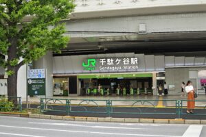 JR千駄ヶ谷駅。オリンピックに合わせて改修工事してきれいになりました。