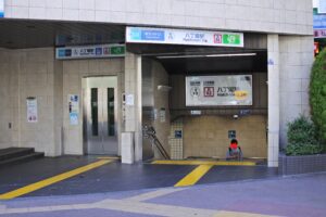 JRと東京メトロの乗り換え駅でもある、八丁堀駅からすぐの駐輪場を紹介。